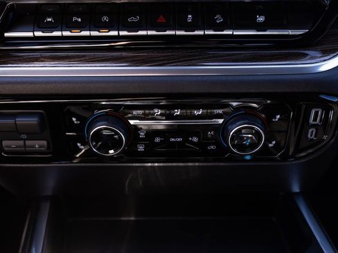 Used 2025 Chevrolet Silverado 1500 LT Trail Boss w/ Convenience Package II AWD/4WD image 16