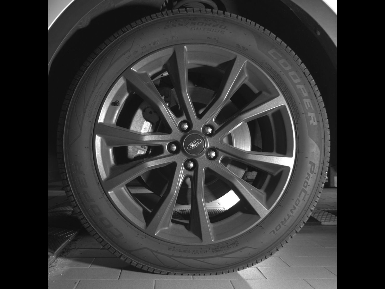 Used 2018 Ford Explorer XLT w/ Equipment Group 202A FWD image 22