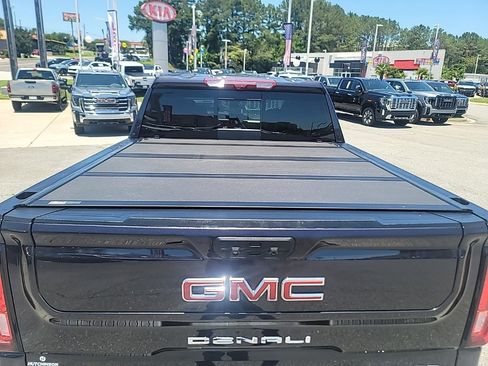 Used 2023 GMC Sierra 1500 Denali w/ Technology Package AWD/4WD image 10