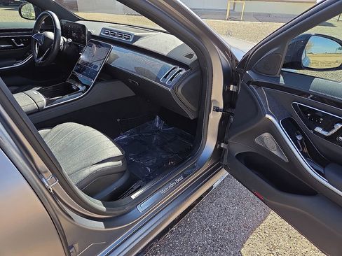 Used 2023 Mercedes-Benz S 580 4MATIC Sedan image 12