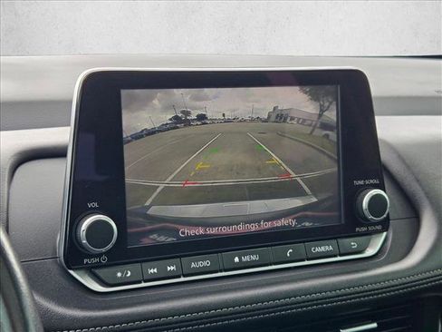 Used 2024 Nissan Rogue SV w/ SV Premium Package image 12