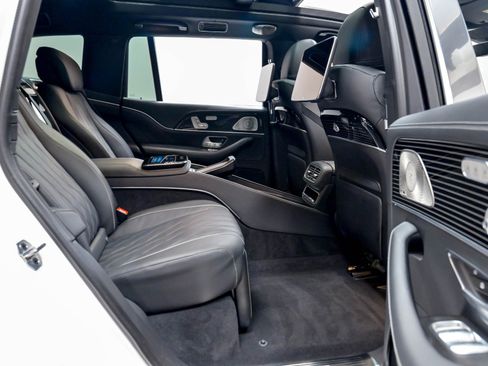 Used 2024 Mercedes-Benz Maybach GLS 600 4MATIC image 29
