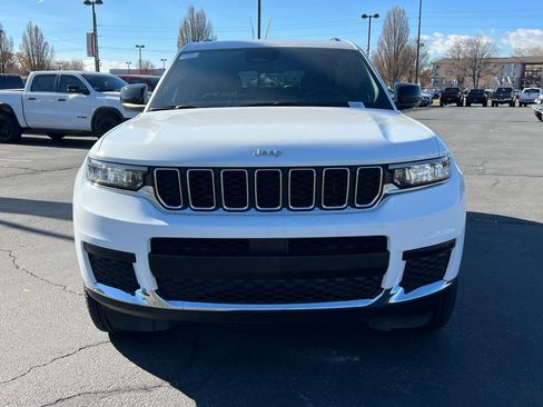 Used 2025 Jeep Grand Cherokee L Laredo w/ Trailer Tow Package AWD/4WD image 5