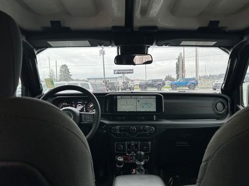 Used 2025 Jeep Wrangler Unlimited Rubicon image 25