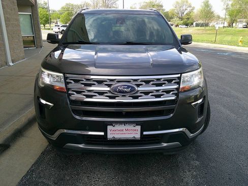 Used 2019 Ford Explorer Limited w/ Ford Safe & Smart Package image 3