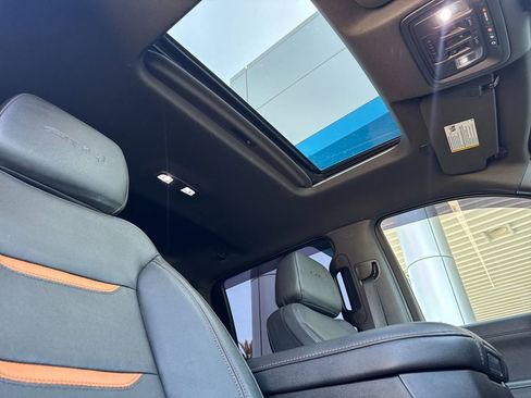 Used 2021 GMC Sierra 1500 AT4 w/ AT4 Premium Package AWD/4WD image 17