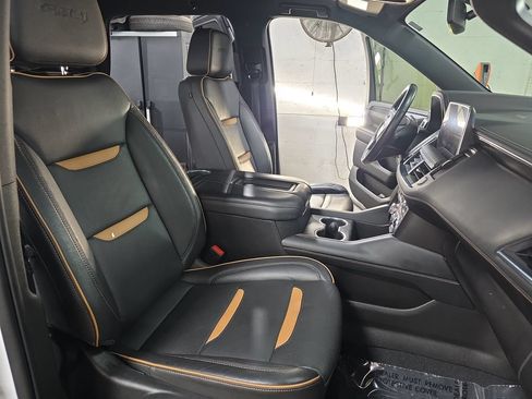 Used 2022 GMC Yukon AT4 w/ Technology Package AWD/4WD image 10