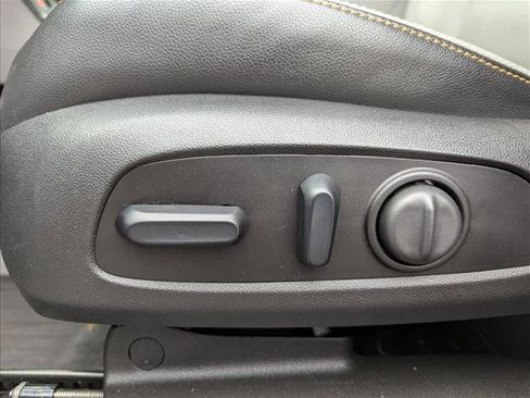 Used 2020 GMC Terrain SLT w/ Preferred Package image 11