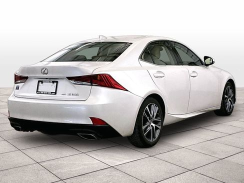 Used 2018 Lexus IS 300 AWD image 11