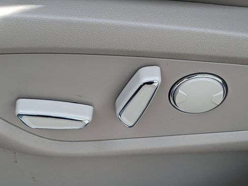 Certified 2023 Lincoln Nautilus Reserve w/ Equipment Group 202A image 21