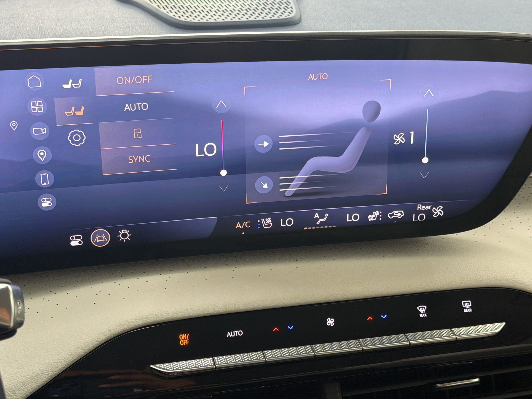 Used 2025 Buick Enclave Avenir AWD/4WD image 20