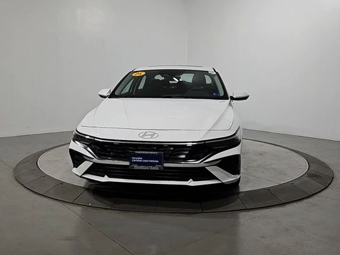 Certified 2025 Hyundai Elantra SEL image 11