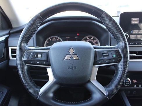 Used 2022 Mitsubishi Outlander SE image 28