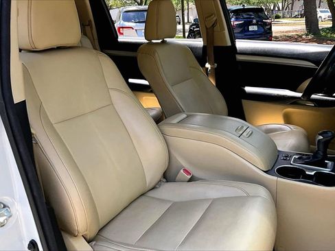 Used 2017 Toyota Highlander XLE FWD image 30