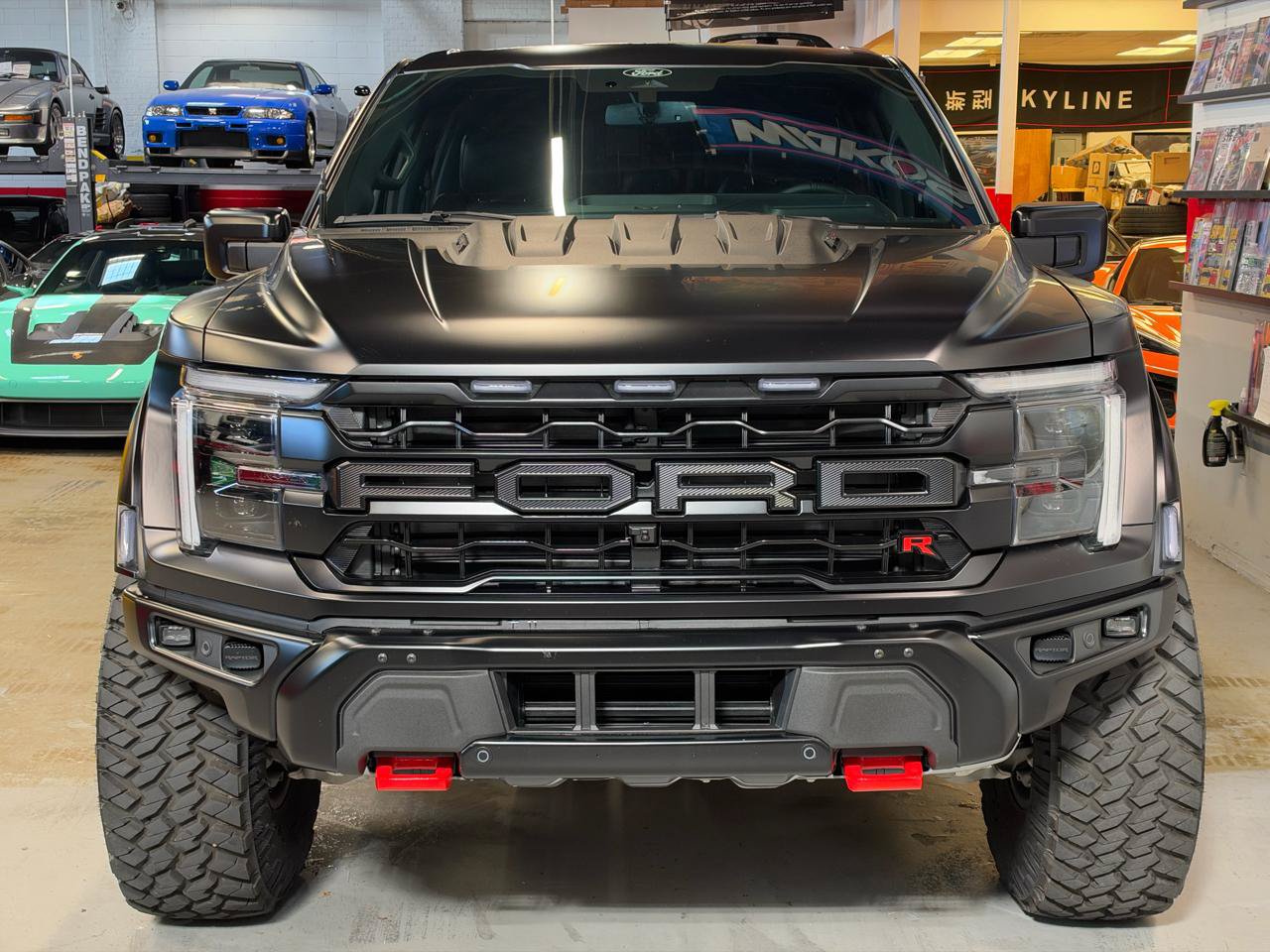 Used 2025 Ford F150 Raptor w/ Equipment Group 803A Raptor R AWD/4WD image 3
