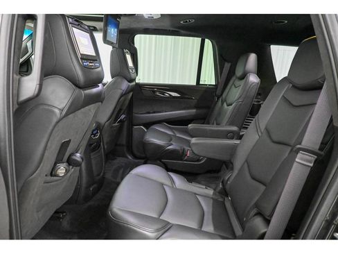 Used 2017 Cadillac Escalade Platinum AWD/4WD image 30