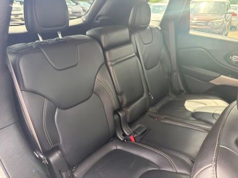 Used 2017 Jeep Cherokee Latitude w/ True North Edition AWD/4WD image 25