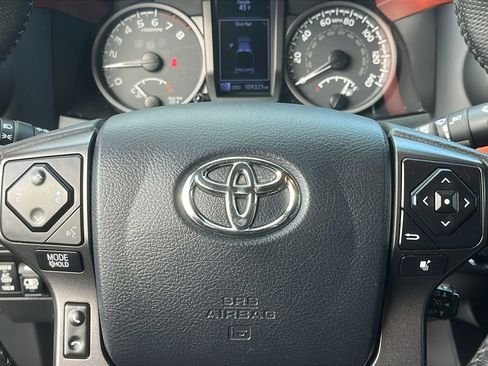 Used 2017 Toyota Tacoma TRD Sport image 13