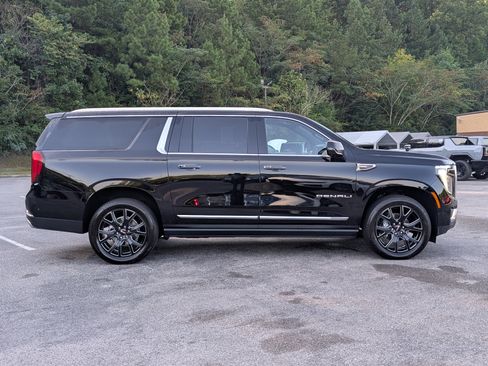 Used 2025 GMC Yukon XL Denali w/ Sun & Power Step Package RWD image 10