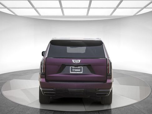 Used 2025 Cadillac Escalade ESV Sport Platinum AWD/4WD image 4