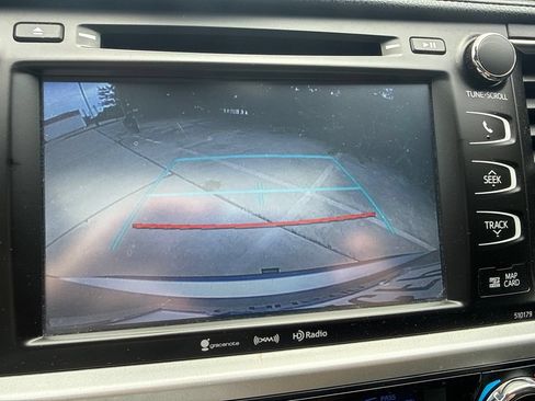 Used 2017 Toyota Highlander XLE FWD image 23