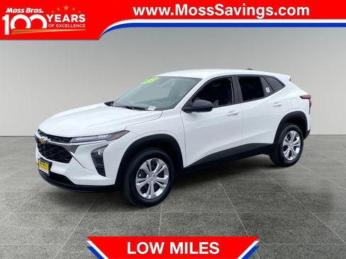 Used 2025 Chevrolet Trax LS image 1