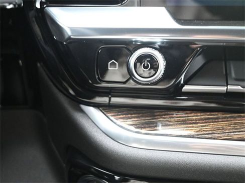 New 2026 GMC Sierra 1500 Elevation image 12