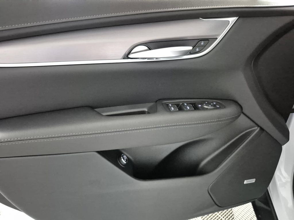 New 2026 Cadillac XT5 Luxury w/ LPO, Floor Liner Package AWD/4WD image 15