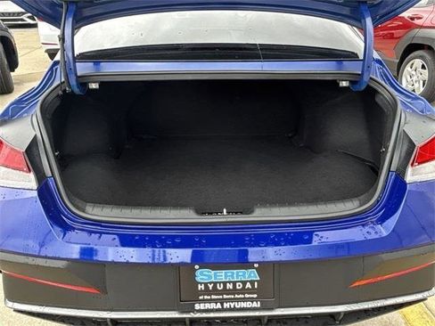 Certified 2025 Hyundai Elantra SE image 23