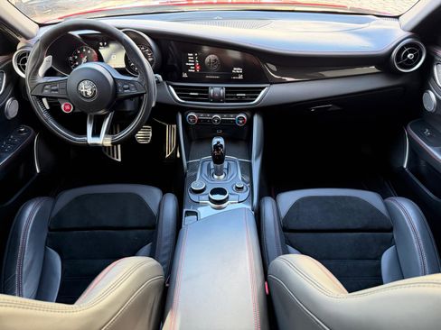 Used 2017 Alfa Romeo Giulia Quadrifoglio RWD image 31