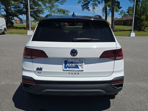 Used 2024 Volkswagen Taos SE FWD image 4