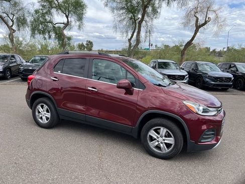 Used 2017 Chevrolet Trax LT w/ Sun & Sound Package image 6