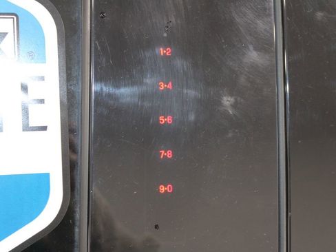 Used 2023 Ford Expedition XLT image 21