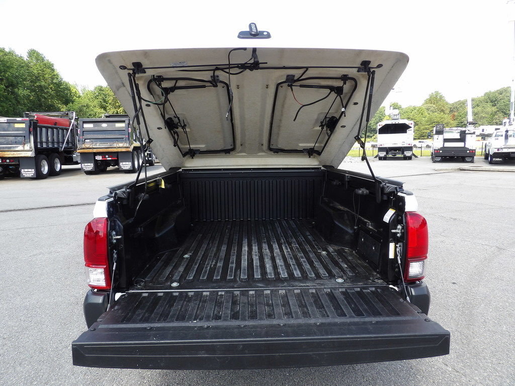 Used 2020 Toyota Tacoma SR RWD image 44