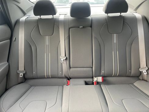 Used 2025 Hyundai Elantra SEL image 37