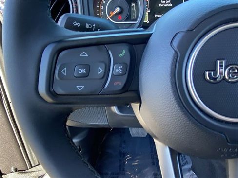 Used 2025 Jeep Gladiator Rubicon w/ Convenience Group image 22