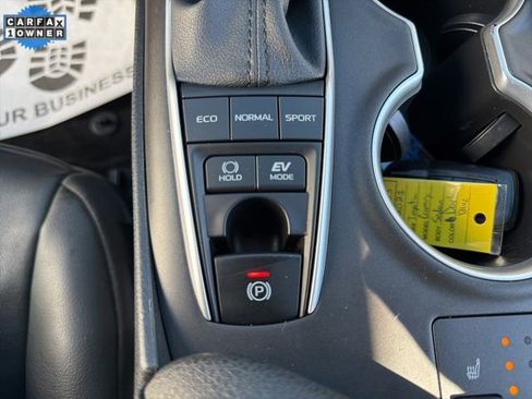 Used 2021 Toyota Camry XLE w/ Cold Weather Package image 33