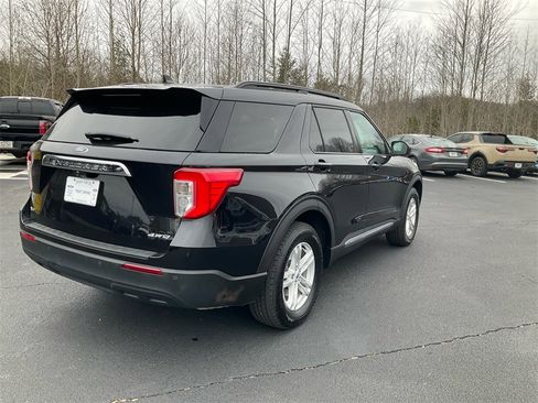 Certified 2022 Ford Explorer XLT image 5