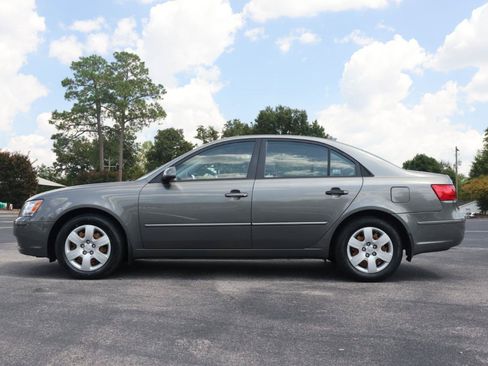 Used 2010 Hyundai Sonata GLS FWD image 2