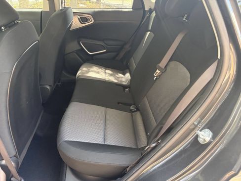 Used 2025 Kia Soul LX w/ LX Technology Package FWD image 35