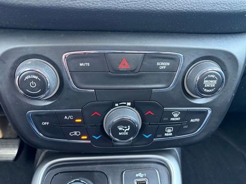 Used 2021 Jeep Compass Latitude AWD/4WD image 18