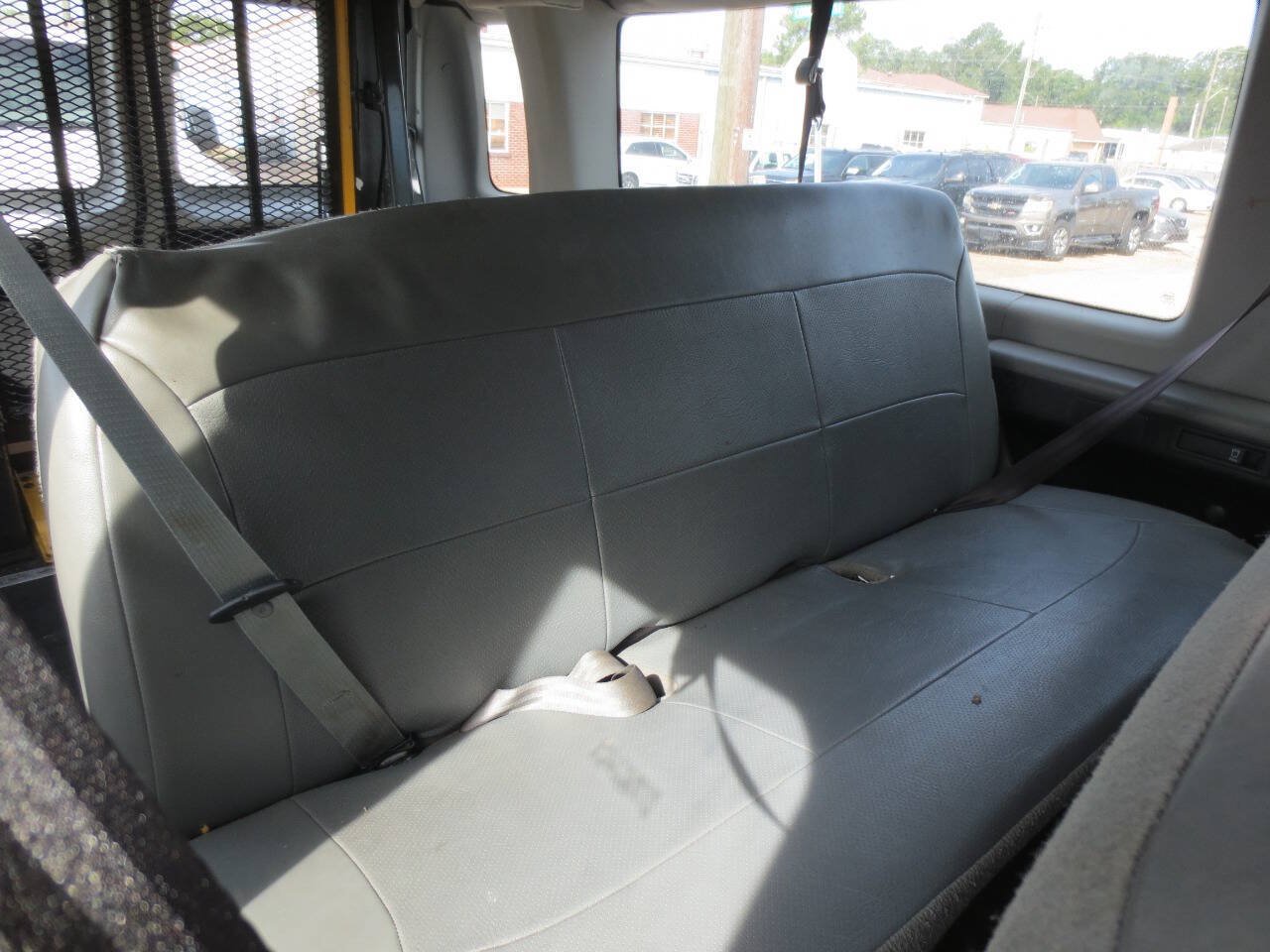 Used 2010 Ford E-350 and Econoline 350 XL RWD image 9