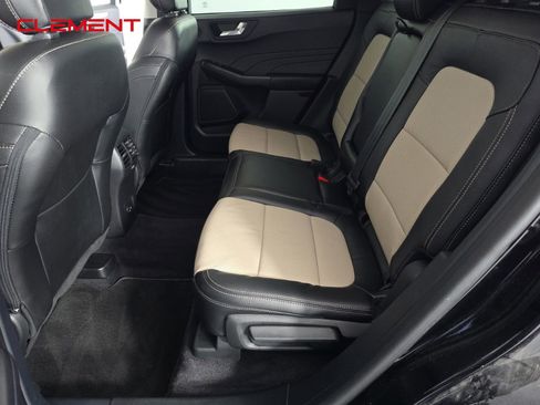 Certified 2022 Ford Escape Titanium w/ Titanium Elite Package image 32