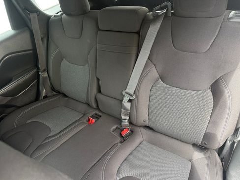 Used 2019 Jeep Cherokee Latitude w/ Cold Weather Group AWD/4WD image 11