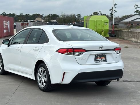 Used 2023 Toyota Corolla LE image 7
