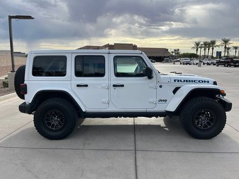 Used 2024 Jeep Wrangler Unlimited Rubicon 4xe AWD/4WD image 5