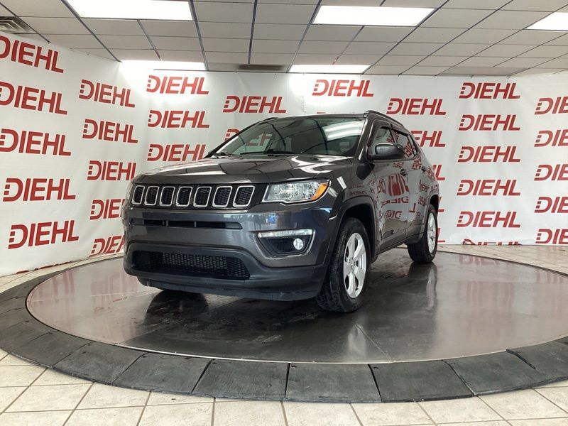 Used 2020 Jeep Compass Latitude w/ Cold Weather Group AWD/4WD image 3