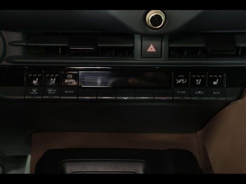 Used 2023 Toyota Crown Limited image 12