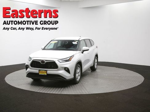 Used 2023 Toyota Highlander LE image 54