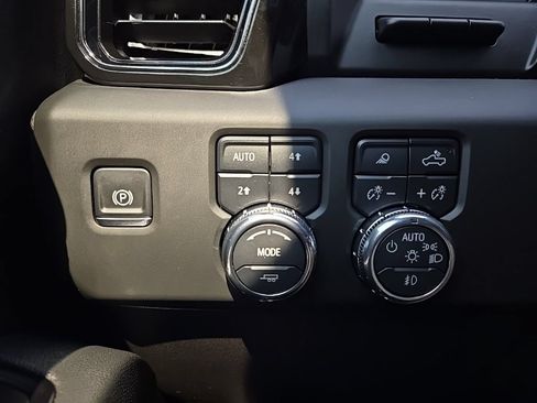 Used 2025 GMC Sierra 1500 AT4 w/ AT4 Premium Package AWD/4WD image 25